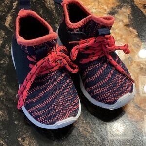 Kids Black and Orange Sneakers toddler size 6. Great for boys or girls.